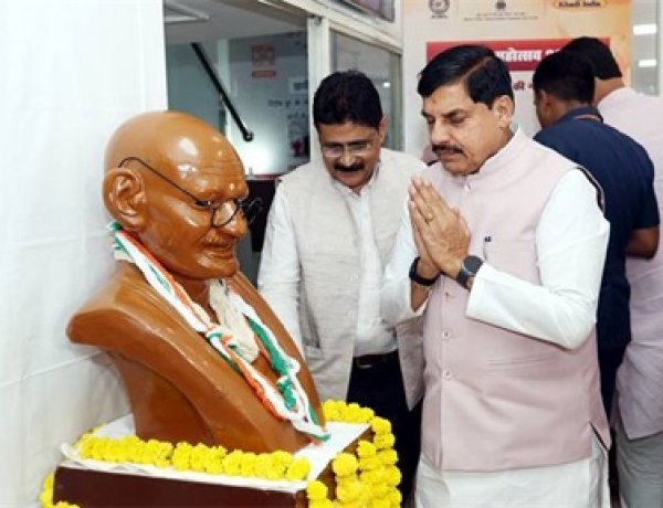 खादी अपनाएं, स्वदेशी अपनाएं : मुख्यमंत्री डॉ. यादव
