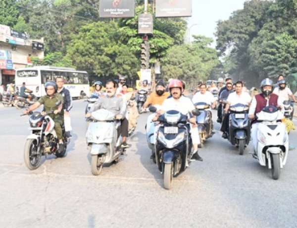 उप मुख्यमंत्री अरुण साव निकले स्कूटी पर, शहर भ्रमण कर सफाई और निर्माण कार्यों का किया निरीक्षण