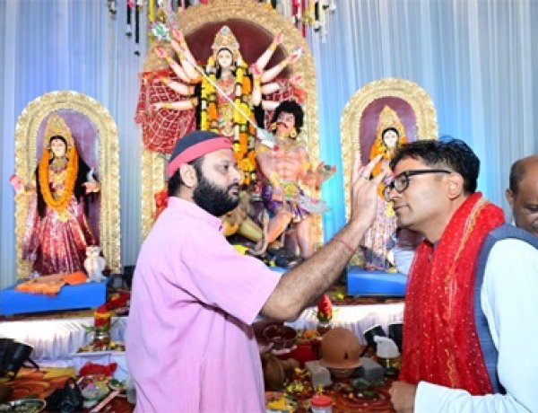 महानवमी पर वित्त मंत्री ओ.पी. चौधरी ने रायगढ़ के विभिन्न दुर्गा पूजा पंडालों में की माँ दुर्गा की पूजा-अर्चना