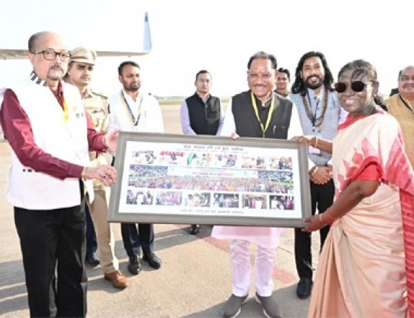 राष्ट्रपति द्रौपदी मुर्मु छत्तीसगढ़ प्रवास के पश्चात रायपुर से हुईं रवाना