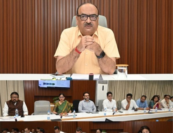 शासकीय योजनाओं के क्रियान्वयन और निर्माण कार्यों में तेजी लाई जाए : मुख्य सचिव विकासशील