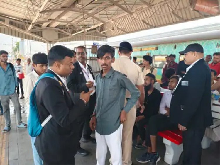 बिना टिकट यात्रा पर कार्रवाई, 1.12 लाख रुपए वसूले