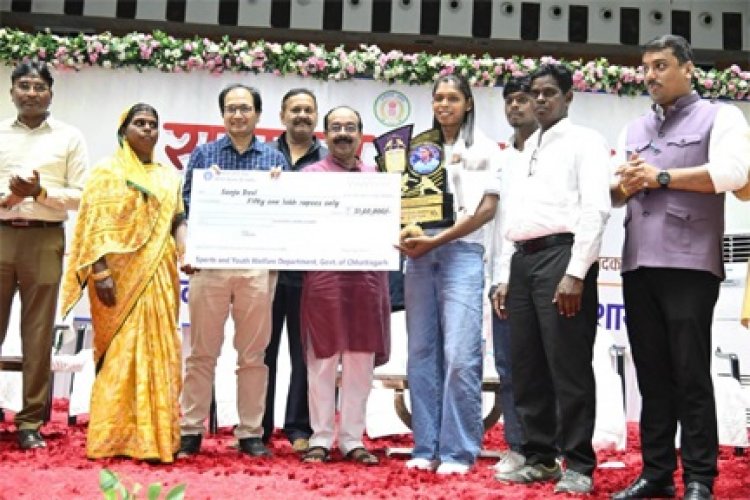 उप मुख्यमंत्री अरुण साव ने बहतराई खेल अकादमी के अंतरराष्ट्रीय पदक विजेता खिलाड़ियों का किया सम्मान, बढ़ाया हौसला