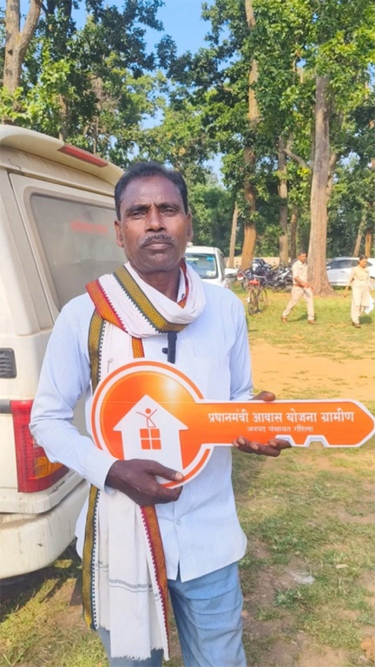 मिट्टी की दीवारों से पक्के आशियाने तक: राजा राम के वर्षों पुराने सपने को प्रधानमंत्री आवास योजना ने दिया आकार