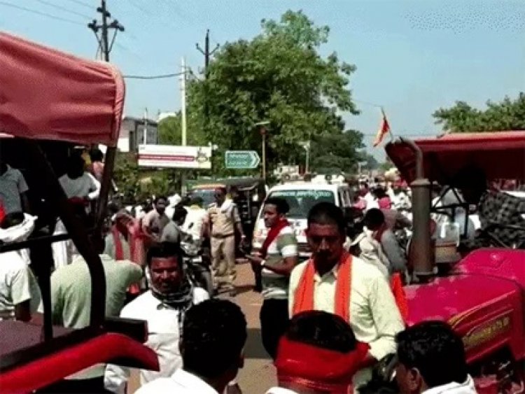 कवर्धा में सड़कों पर उतरे किसान, ट्रैक्टरों से जाम