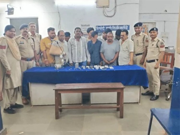 जुआरियों पर पुलिस का शिकंजा, 14.53 लाख का सामान जब्त