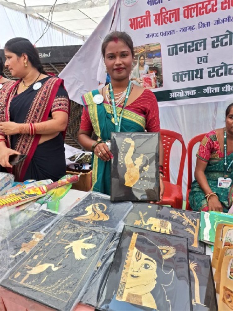 सेवा संकल्प अभियान : सेवा की कहानी : धान के पैरे से धनेश्वरी ने गढ़ी आत्मनिर्भरता की नई पहचान, कला को बनाया कमाई का जरिया