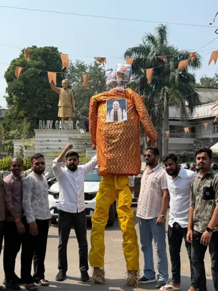 राजीव गांधी चौक पर NSUI का प्रदर्शन, केंद्र के खिलाफ नारेबाजी