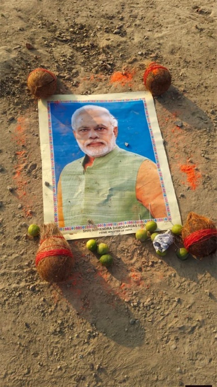 पीएम मोदी की तस्वीर मिलने पर मुकदमा दर्ज