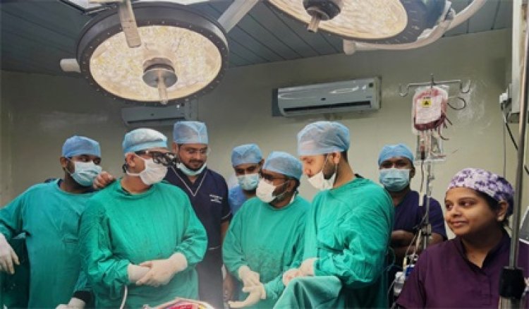 अम्बेडकर अस्पताल के कैंसर सर्जरी विभाग की बड़ी उपलब्धि, हृदय और फेफड़े की प्रमुख संरचनाओं से चिपकी कैंसर की जटिल गांठ को सफलतापूर्वक निकाला